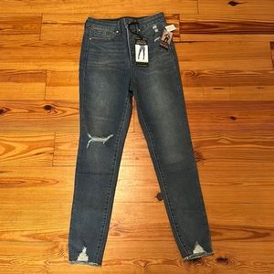 New Sofia Jeans Women's Rosa Curvy Super High Rise Button Fly Skinny Jeans